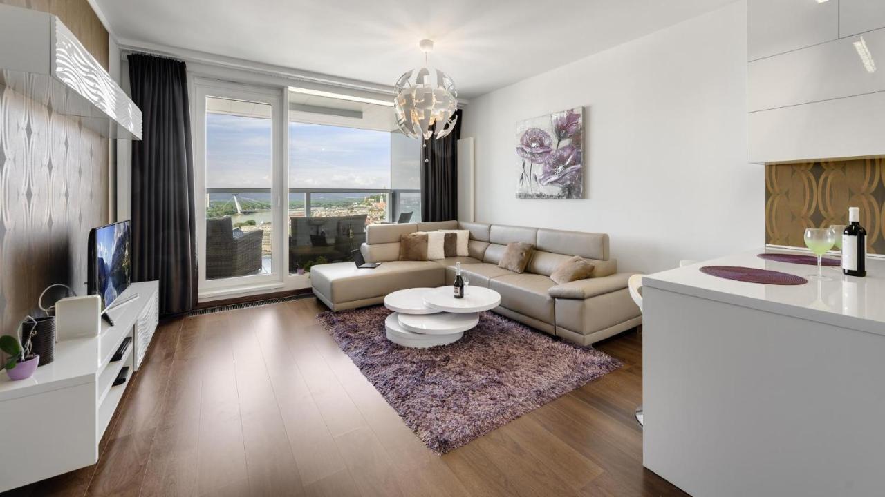 شقة Panorama - Sunset And Castle View, 22Nd Floor, Garage, Ac براتسيلافا المظهر الخارجي الصورة
