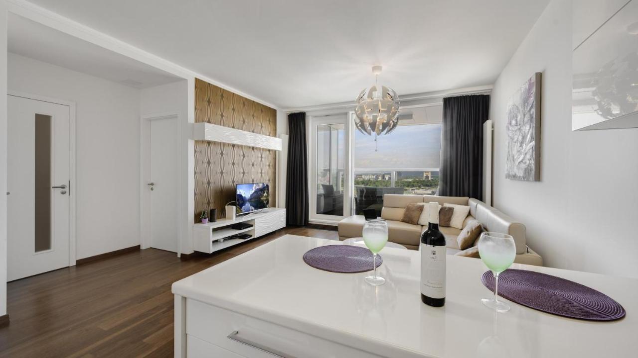 شقة Panorama - Sunset And Castle View, 22Nd Floor, Garage, Ac براتسيلافا المظهر الخارجي الصورة