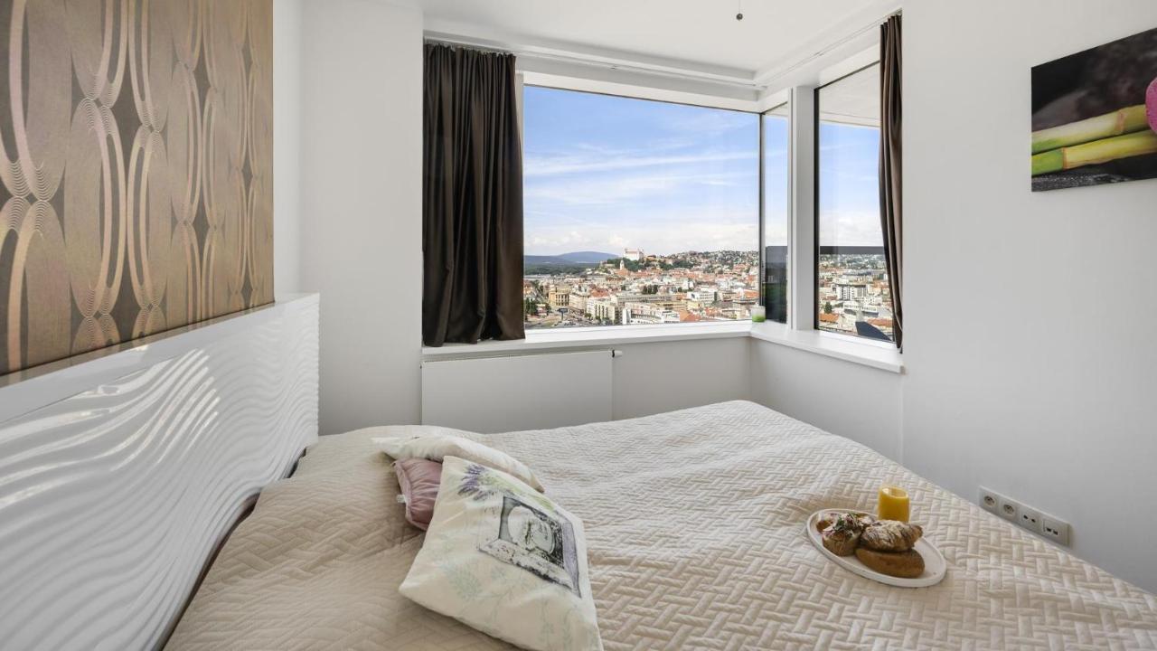 شقة Panorama - Sunset And Castle View, 22Nd Floor, Garage, Ac براتسيلافا المظهر الخارجي الصورة