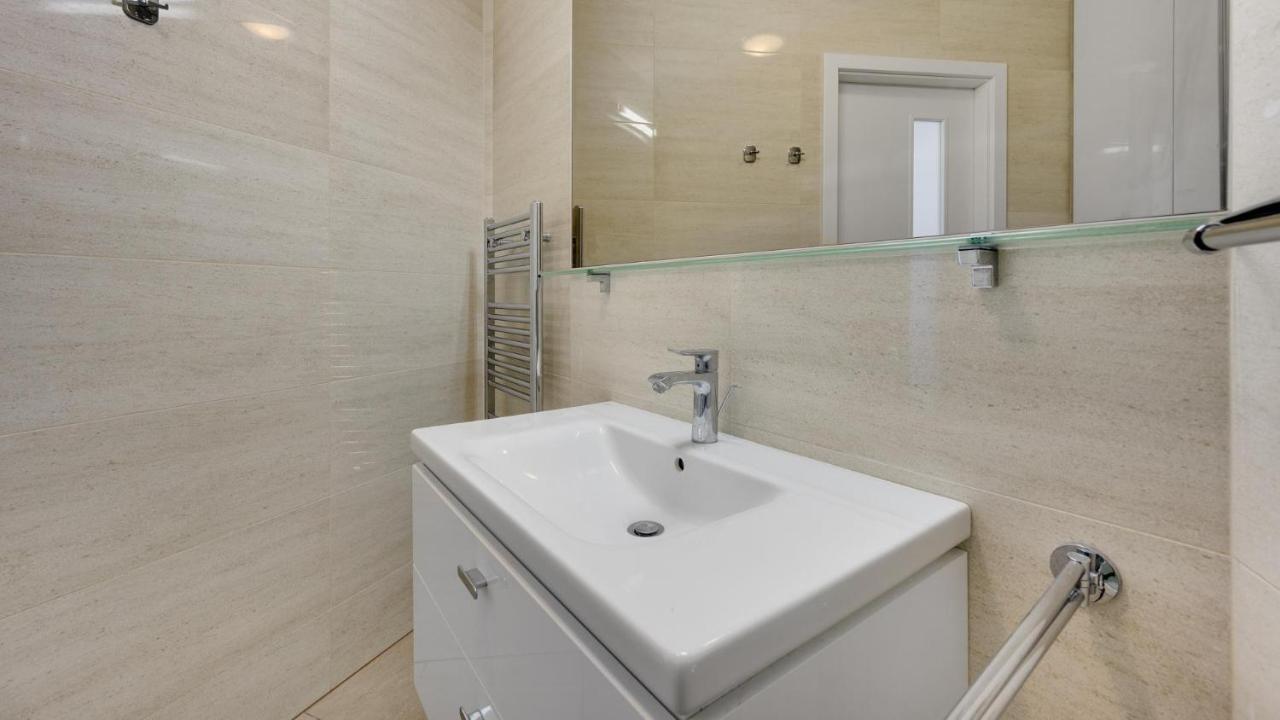 شقة Panorama - Sunset And Castle View, 22Nd Floor, Garage, Ac براتسيلافا المظهر الخارجي الصورة