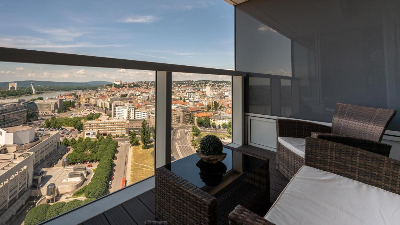 شقة Panorama - Sunset And Castle View, 22Nd Floor, Garage, Ac براتسيلافا المظهر الخارجي الصورة